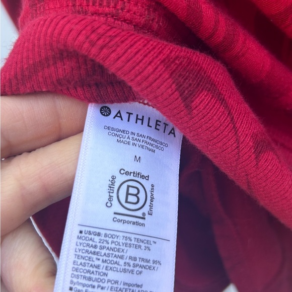 Athleta V-neck sweatshirt M coastal luxe holiday red and black swirl athleisure - Picture 13 of 14
